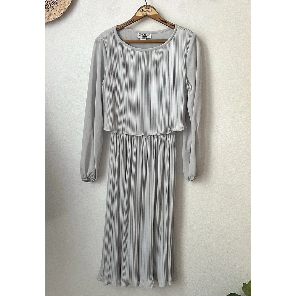 Vintage 60s 70s silver pleated flowy midi dress dancing disco party S/M